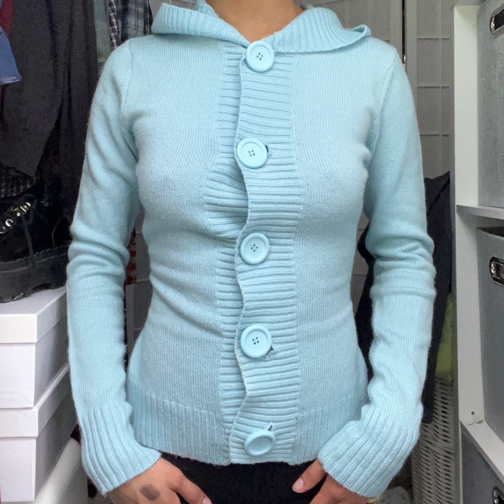 blue fitted sweater💠🤗 w/ a hood